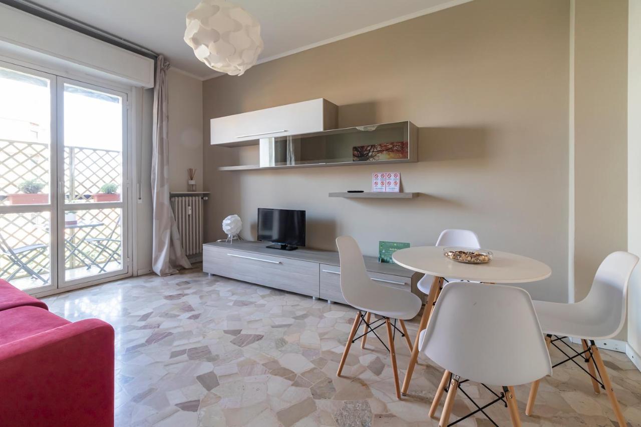 Altido Trendy Flat With Balcony, Easy Access To Milan Centre Apartment ภายนอก รูปภาพ