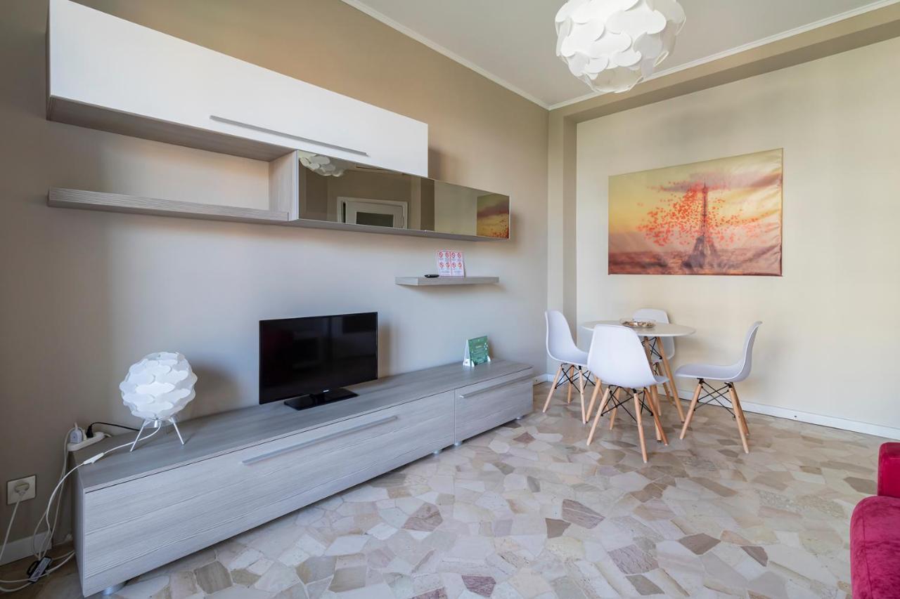 Altido Trendy Flat With Balcony, Easy Access To Milan Centre Apartment ภายนอก รูปภาพ