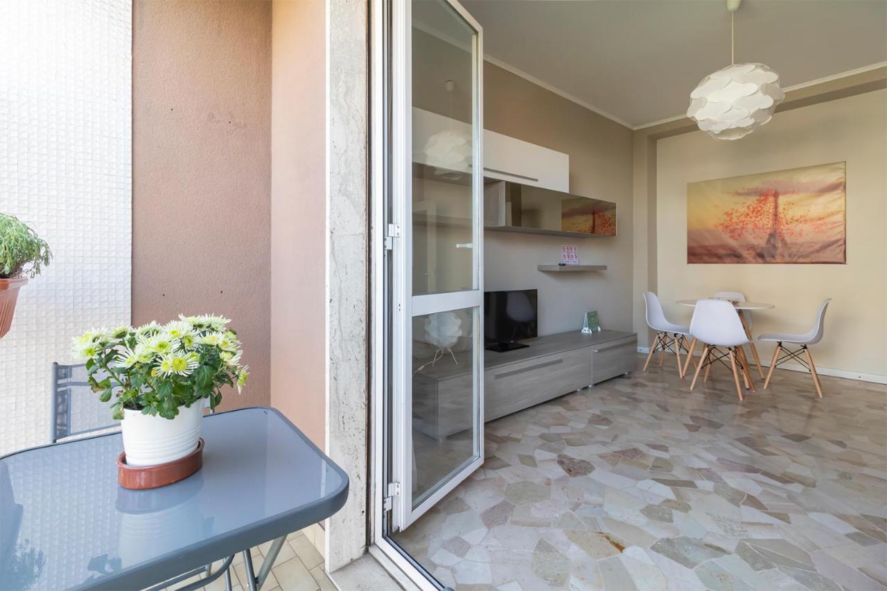 Altido Trendy Flat With Balcony, Easy Access To Milan Centre Apartment ภายนอก รูปภาพ